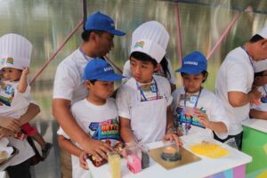 Kompak Menghias Kue bersama Si Kecil