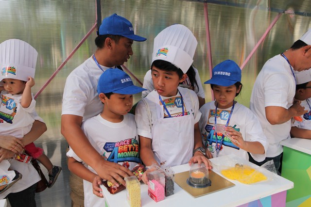 Kompak Menghias Kue bersama Si Kecil