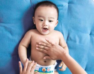 Atasi Sembelit Bayi Dengan Pijat ILU