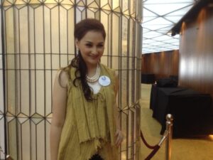 Mona Ratuliu Biarkan Anak Main Kotor