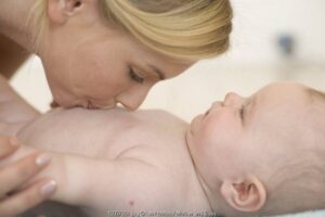 Cara Bayi 0-3 Bulan Memahami Sekelilingnya