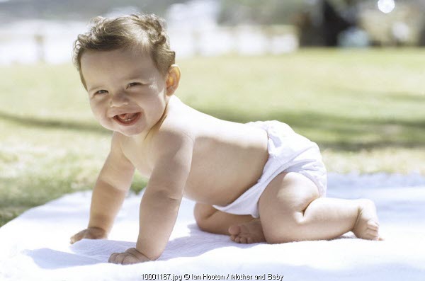 Gerakan Yang Bisa Dilakukan Bayi 6-9 Bulan