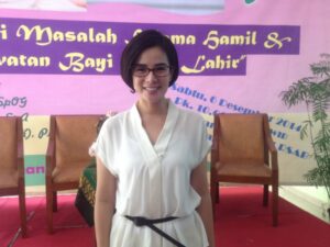 Perjuangan Astrid Tiar Merawat Si Kecil