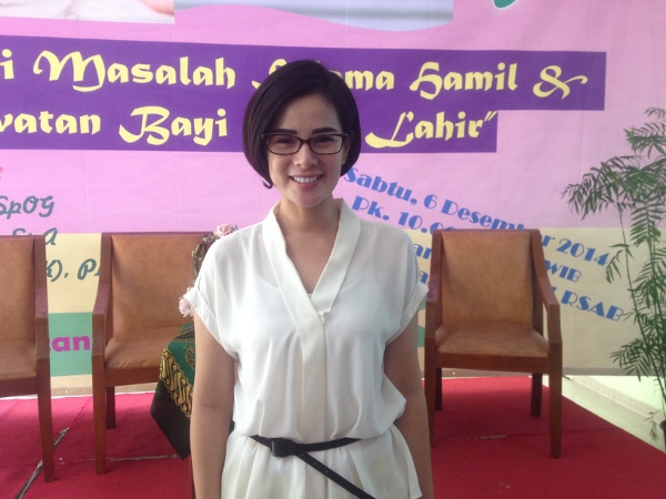 Perjuangan Astrid Tiar Merawat Si Kecil