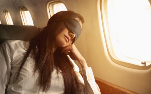 Tips Tidur Nyenyak di Pesawat