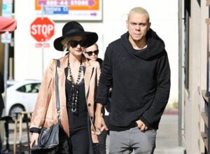Ashlee Simpson Mesra Dengan Suami