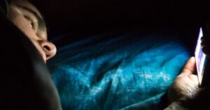 Jangan Membaca Lewat Gadget Sebelum Tidur