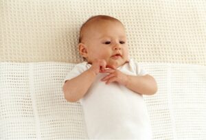 Mitos Pengasuhan Bayi, Mana yang Harus Dipercaya?