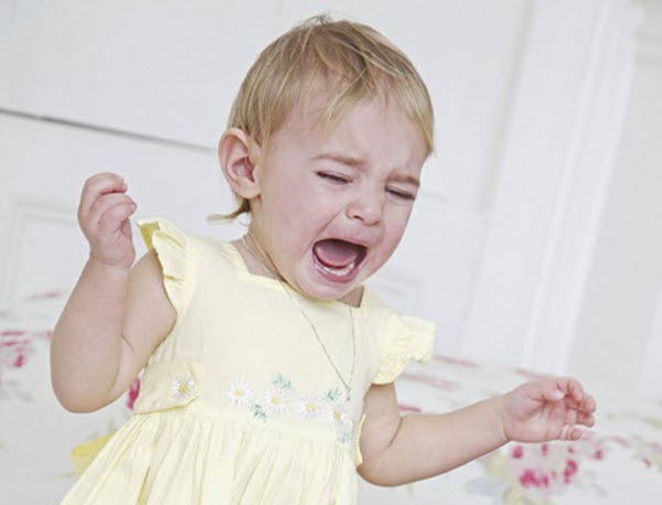 Tolong! Si Kecil Tidak Bisa Berpisah Dari Pengasuh!