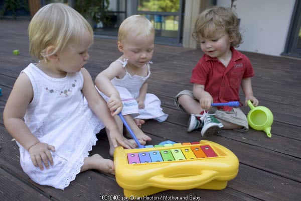 Kenalkan Musik Pada Si Kecil