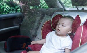 Jangan Meninggalkan Anak di Dalam Mobil!