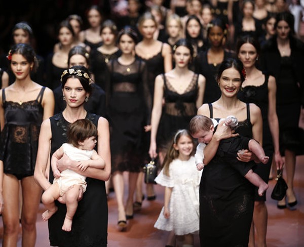 Ibu &#038; Anak di Fashion Show Dolce&#038;Gabanna
