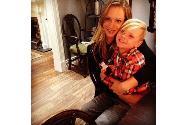 A.J Cook Menantikan Anak Ke-2