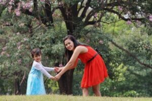 5 Cara Membuat Si Kecil Senang Bermain di Luar