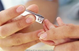 Tips Memotong Kuku Bayi