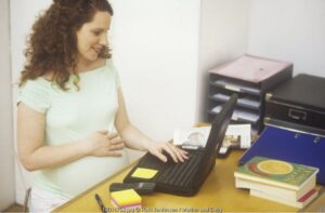 Berhadapan dengan Komputer saat Hamil