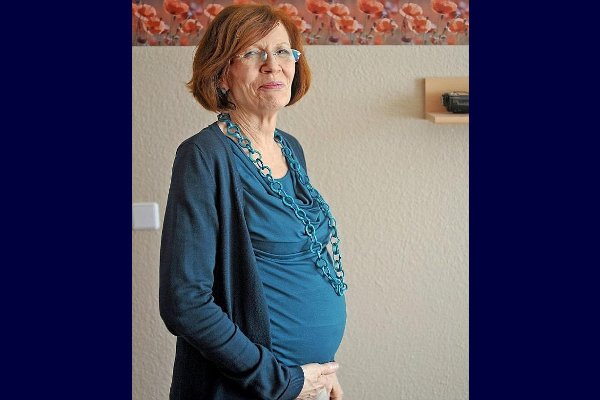 Ibu Melahirkan di Usia 65 Tahun