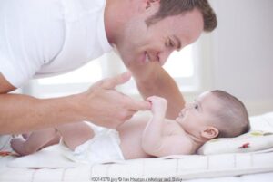 Ayah juga Bisa Memijat Bayi