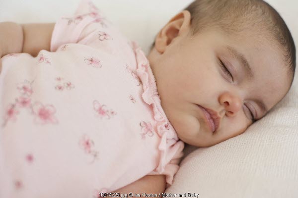 Bantal Memengaruhi Tumbuh-Kembang Si Kecil?