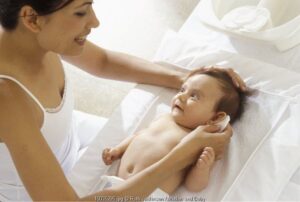 Tips Merawat Telinga Bayi Setelah Ditindik