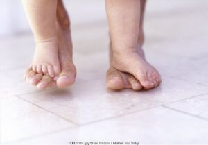 Kiat Merawat Kaki Si Kecil