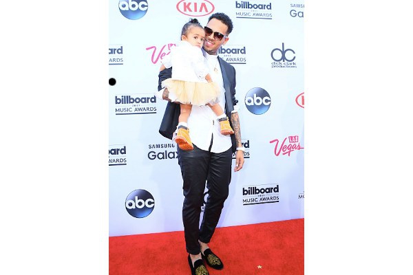 Rasa Sayang Chris Brown Pada Royalty