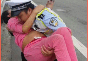 Polisi di Cina Bantu Persalinan di Mobil