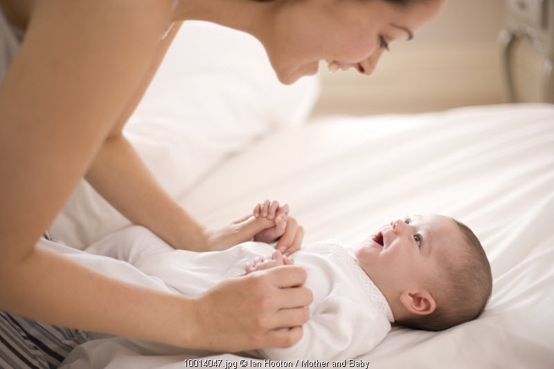 Mengajarkan Bahasa Isyarat pada Bayi (1): Memudahkan Komunikasi