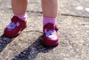 Tips Memilih Sepatu Si Kecil