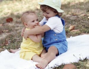 Saudara Kandung Pengaruhi Kehidupan Si Kecil