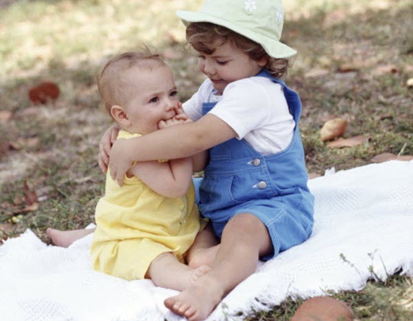 Saudara Kandung Pengaruhi Kehidupan Si Kecil