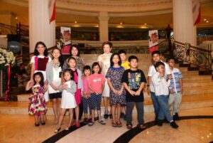 Mengajarkan Si Kecil Membantu Sesama Lewat Pameran Lukisan