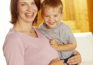 Menggendong Batita saat Hamil