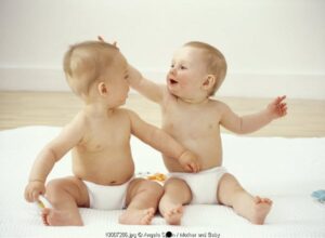 Bayi Senang Mendengarkan Suara Bayi Lain