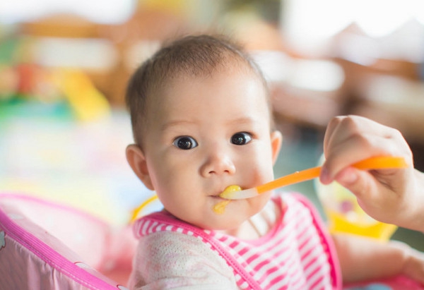Tips Hadapi Si Kecil yang Sulit Makan (1)