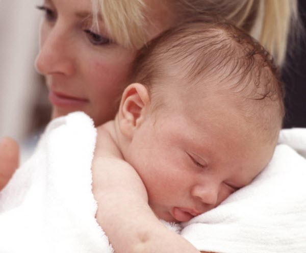 Bayi Kaget Saat Tidur