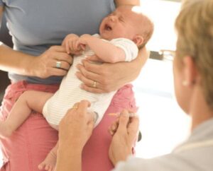 Si Kecil Nyaman Saat Disuntik