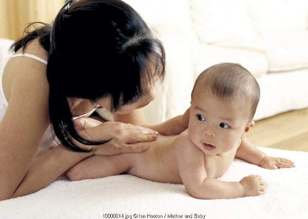 Pijat Bisa Membuat Bayi Tenang