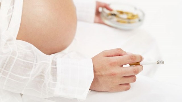 Rokok saat Hamil Merusak Kesuburan Anak