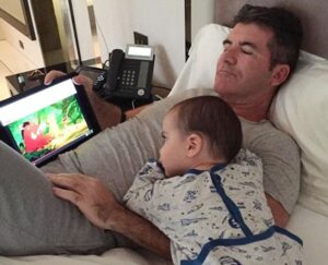 Simon Cowell Akhirnya Mengganti Popok Si Kecil!
