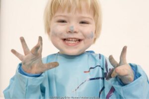 Menghilangkan Emosi Negatif Anak dengan Art Therapy