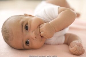 Saat Bayi Tumbuh Gigi (1): Nyamankan Gusinya