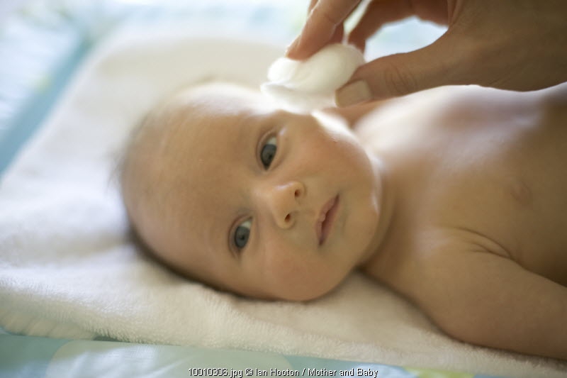 Membersihkan Bayi Baru Lahir