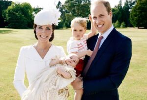Prince William & Kate Middleton Rilis Foto Keluarga
