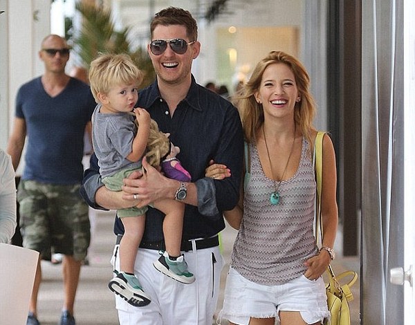 Anak Michael Bublé Alami Luka Bakar