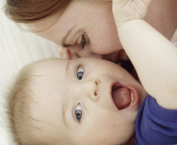 Perkembangan Sosial Bayi di Tahun Pertama
