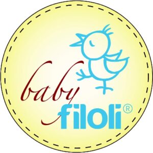 Membersihkan dan Melembutkan Pakaian Si Kecil