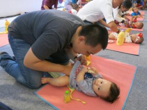 Menstimulasi Kecerdasan Si Kecil Lewat Sentuhan Ayah