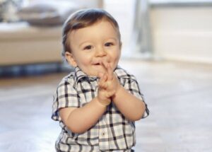 Telapak Tangan & Kaki Si Kecil Sering Berkeringat