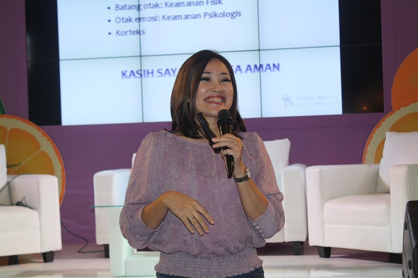 Cara Menanamkan Kasih Sayang kepada Si Kecil